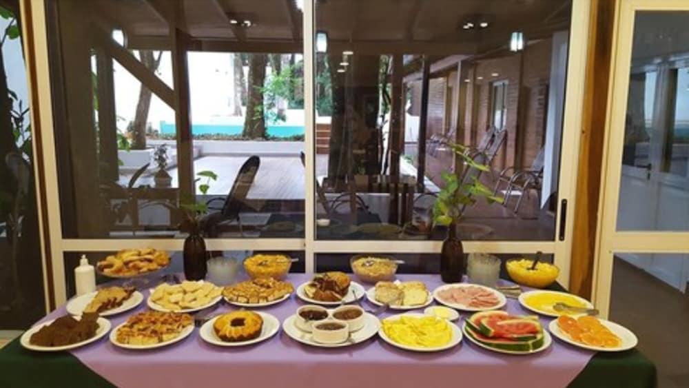 Kelta Hotel Puerto Iguazu Centro Bagian luar foto